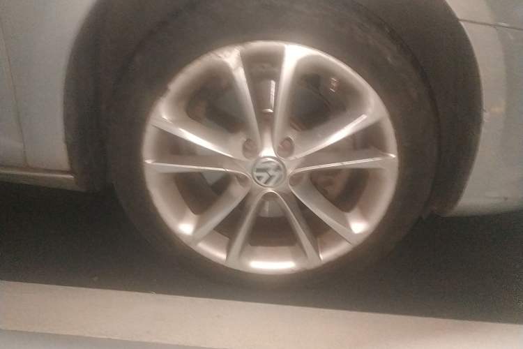 Used Volkswagen CC 2010 2.0 TSI Luxury Model Right Front Wheel Hub