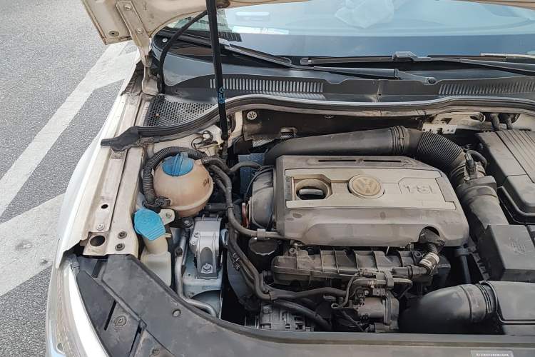 Used Volkswagen CC 2010 2.0 TSI Fashion Edition Engine Bay Right