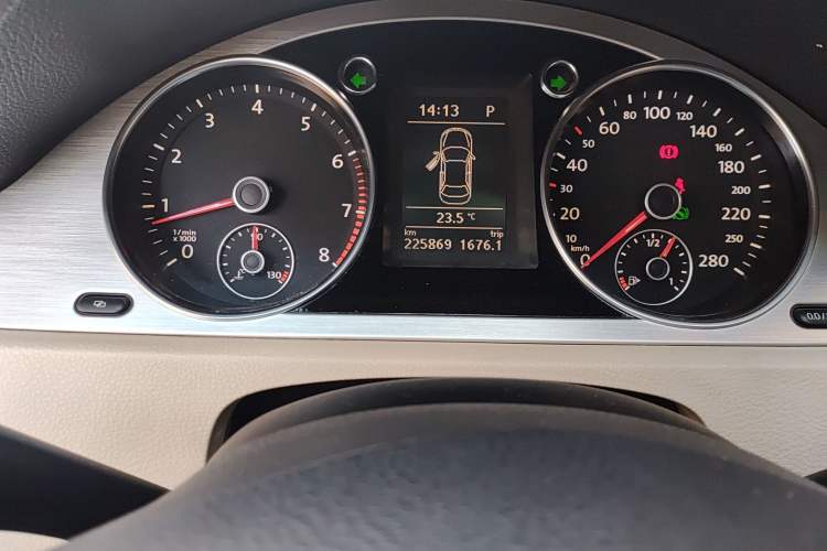 Used Volkswagen CC 2010 2.0 TSI Fashion Edition Odometer Close Up