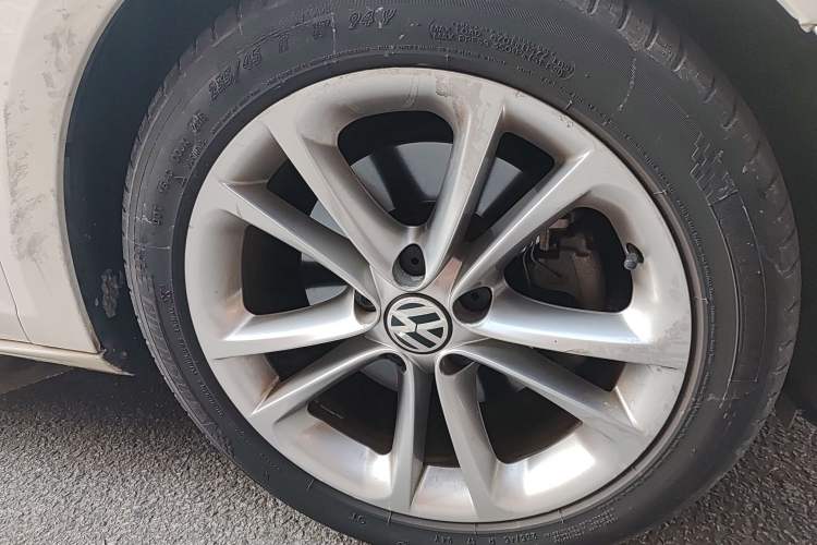 Used Volkswagen CC 2010 2.0 TSI Fashion Edition Right Front Wheel Hub