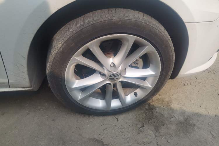 Used Volkswagen CC 2010 2.0 TSI Luxury Model Right Front Wheel Hub