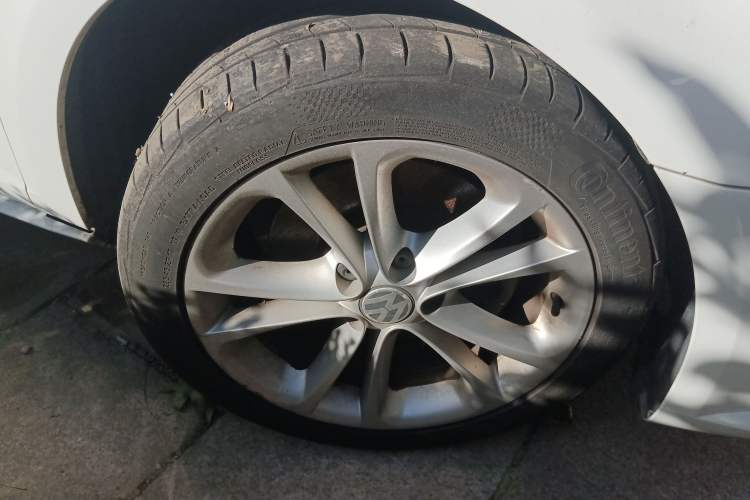 Used Volkswagen CC 2010 2.0 TSI Ultimate Edition Right Front Wheel Hub