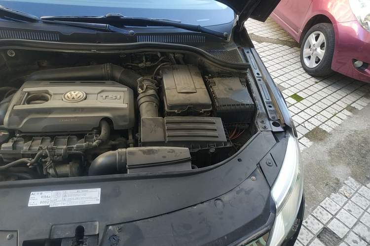 Used Volkswagen CC 2011 1.8TSI Luxury Model Engine Bay Left
