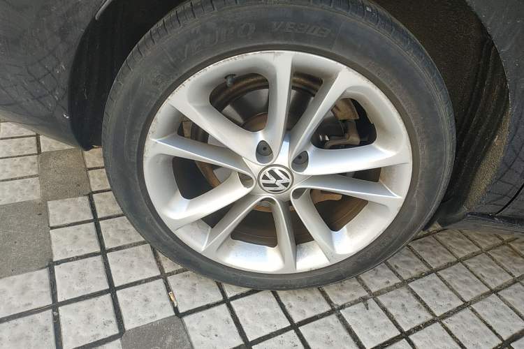 Used Volkswagen CC 2011 1.8TSI Luxury Model Right Front Wheel Hub