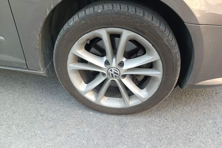 Used Volkswagen CC 2011 2.0 TSI Ultimate Edition Right Front Wheel Hub