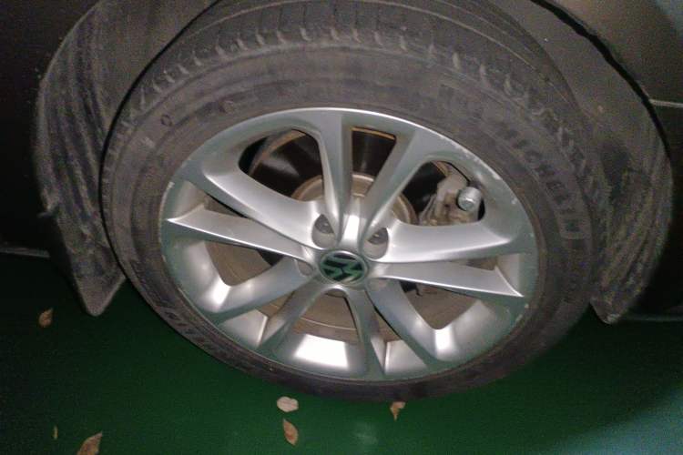 Used Volkswagen CC 2011 2.0 TSI Ultimate Edition Right Front Wheel Hub