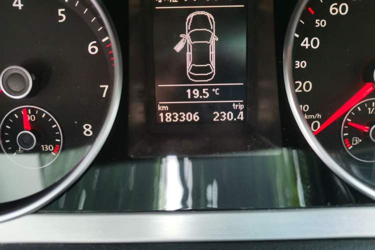 Used Volkswagen CC 2011 1.8TSI Luxury Model Odometer Close Up