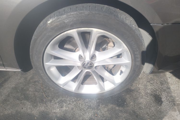 Used Volkswagen CC 2011 2.0 TSI Ultimate Edition Right Front Wheel Hub