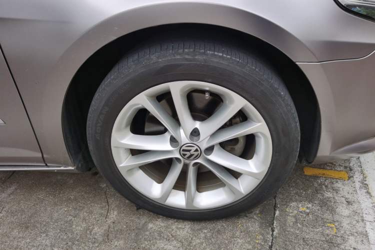 Used Volkswagen CC 2011 1.8TSI Luxury Model Right Front Wheel Hub