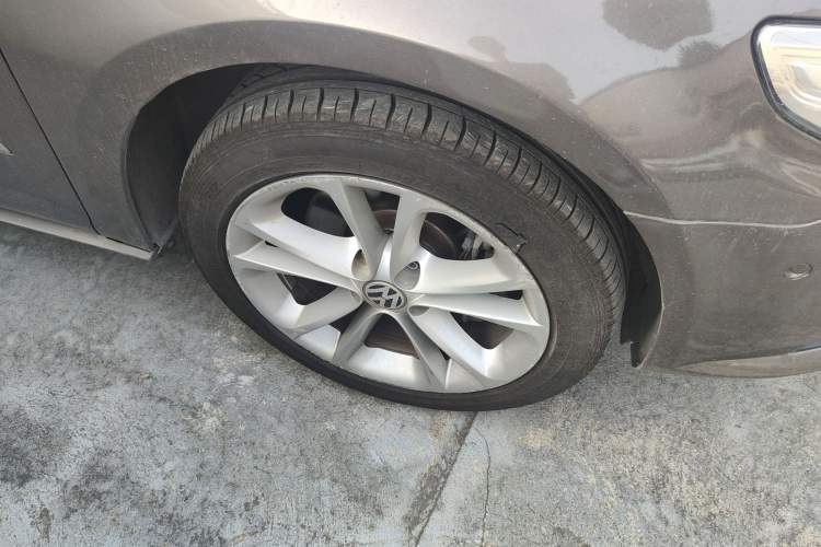Used Volkswagen CC 2011 2.0 TSI Ultimate Edition Right Front Wheel Hub