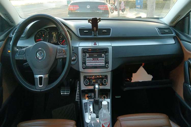 Used Volkswagen CC 2011 2.0 TSI Luxury Edition Center Console