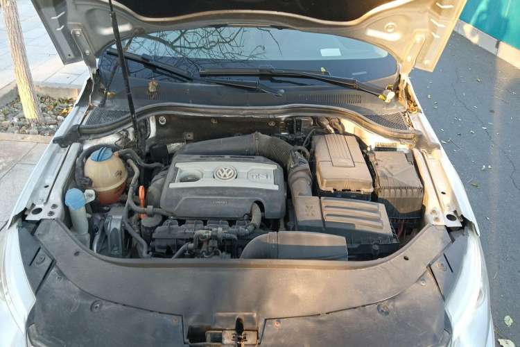 Used Volkswagen CC 2011 2.0 TSI Luxury Edition Engine Bay