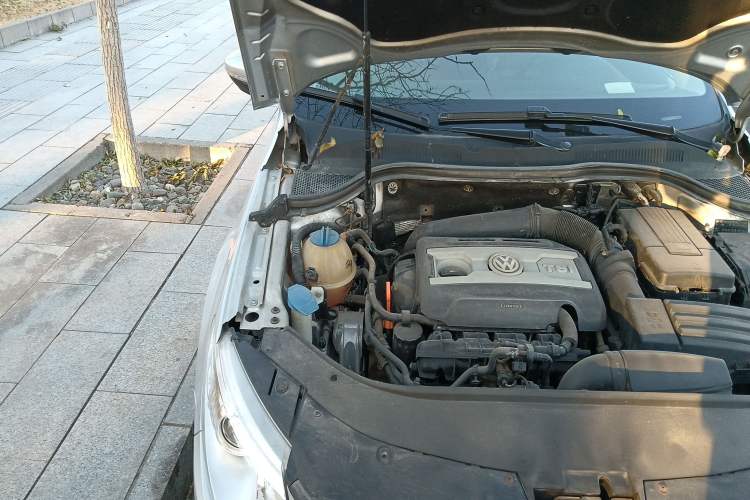 Used Volkswagen CC 2011 2.0 TSI Luxury Edition Engine Bay Right