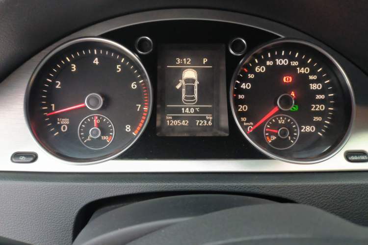 Used Volkswagen CC 2011 1.8TSI Luxury Model Odometer Close Up