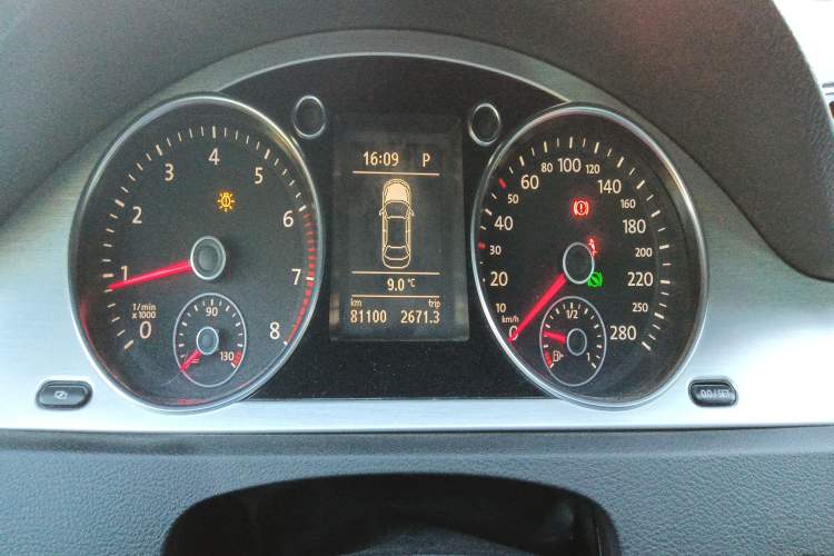 Used Volkswagen CC 2011 2.0 TSI Luxury Edition Odometer Close Up