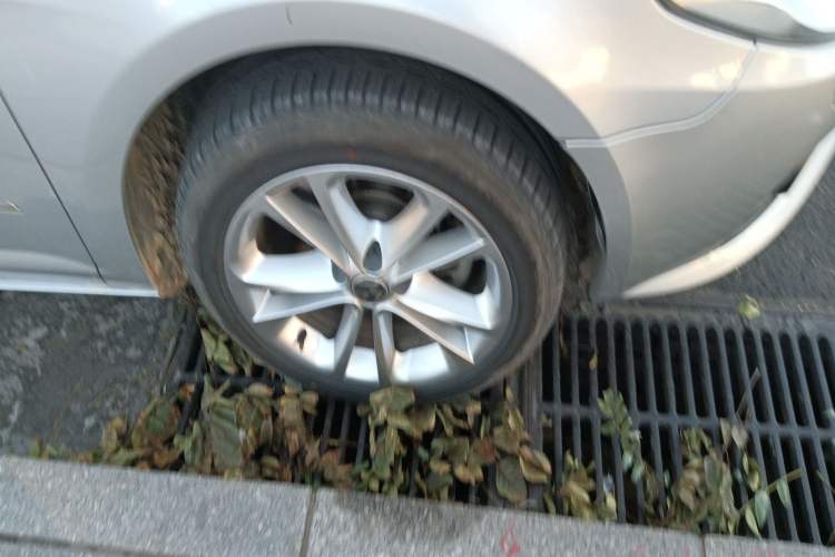 Used Volkswagen CC 2011 2.0 TSI Luxury Edition Right Front Wheel Hub