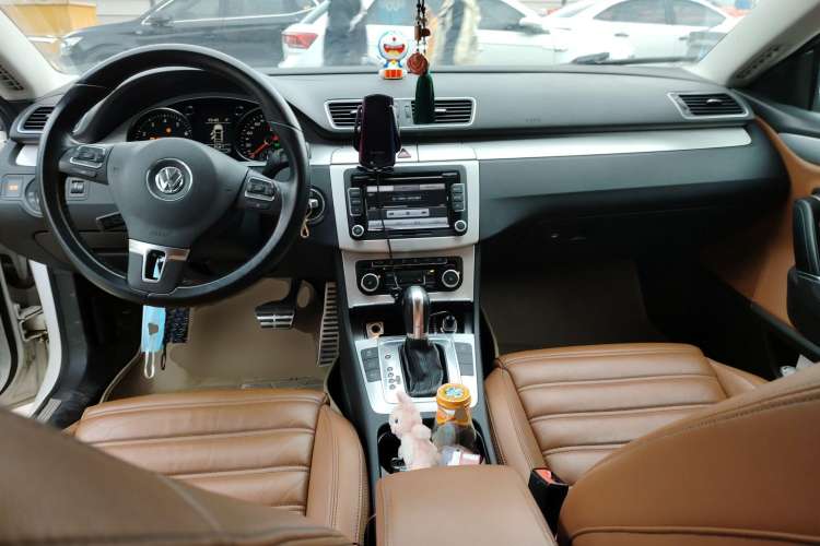 Used Volkswagen CC 2011 2.0 TSI Luxury Edition Center Console