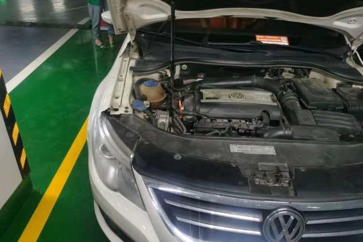 Used Volkswagen CC 2011 1.8 TSI Prestige Model Engine Bay Right