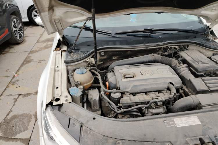 Used Volkswagen CC 2011 2.0 TSI Luxury Edition Engine Bay Right