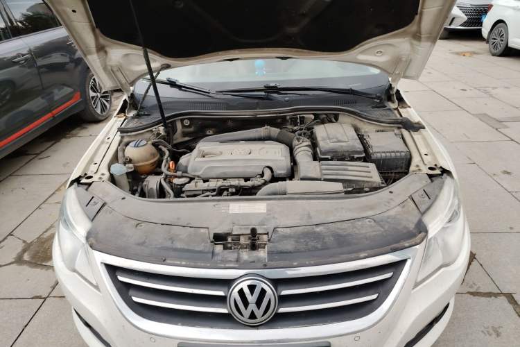 Used Volkswagen CC 2011 2.0 TSI Luxury Edition Engine Bay