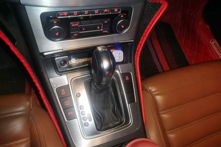 Used Volkswagen CC 2011 1.8 TSI Prestige Model Gear Lever