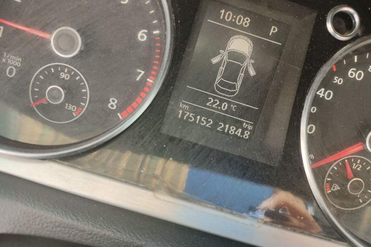 Used Volkswagen CC 2011 1.8TSI Luxury Model Odometer Close Up