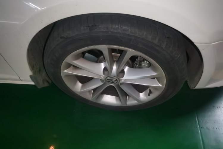 Used Volkswagen CC 2011 1.8 TSI Prestige Model Right Front Wheel Hub