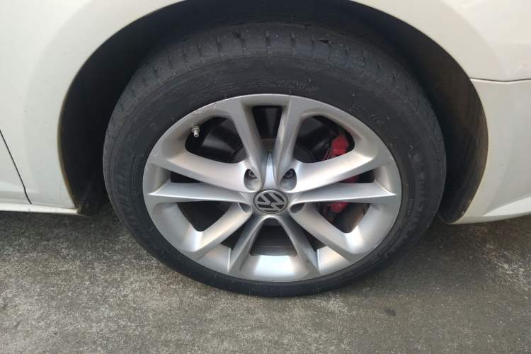 Used Volkswagen CC 2011 2.0 TSI Ultimate Edition Right Front Wheel Hub