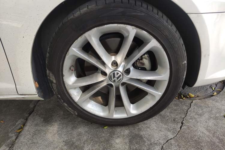 Used Volkswagen CC 2011 1.8TSI Luxury Model Right Front Wheel Hub