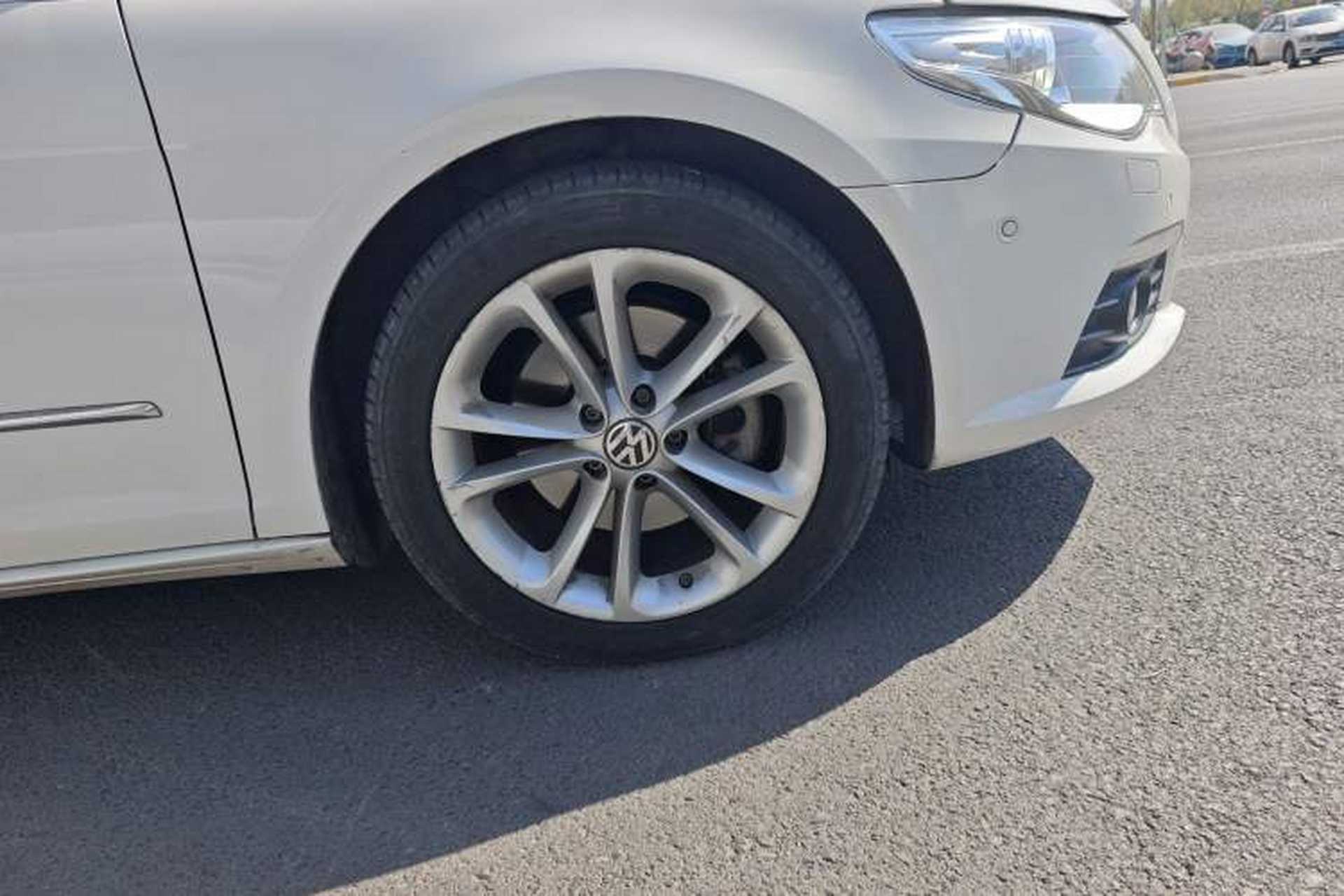 Used Volkswagen CC 2011 2.0 TSI Luxury Edition Right Front Wheel Hub