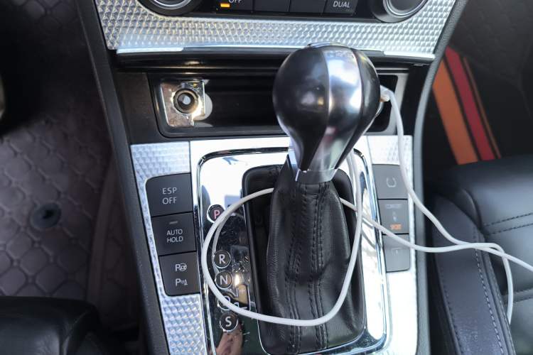 Used Volkswagen CC 2012 3.6 FSI R-Line Gear Lever