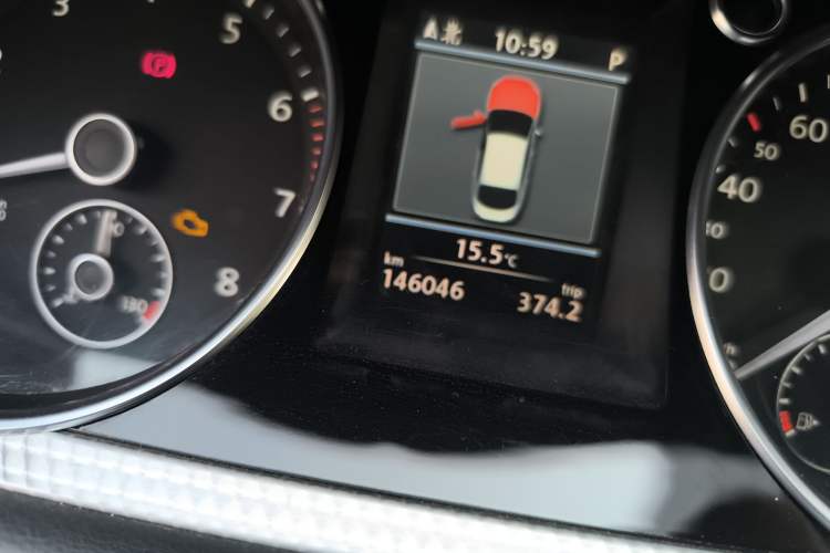 Used Volkswagen CC 2012 3.6 FSI R-Line Odometer Close Up