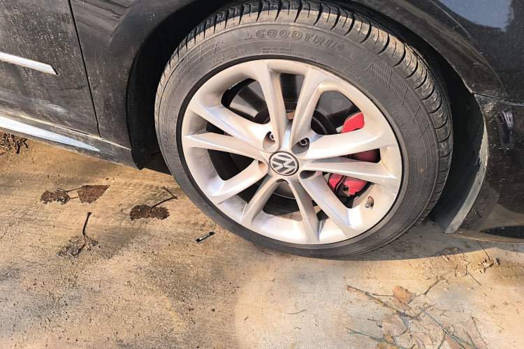 Used Volkswagen CC 2012 3.6 FSI R-Line Right Front Wheel Hub