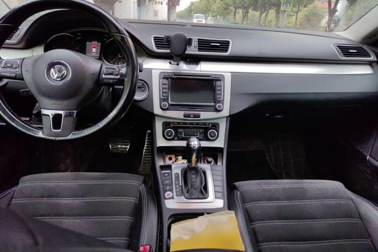 Used Volkswagen CC 2012 2.0 TSI Prestige Edition Center Console