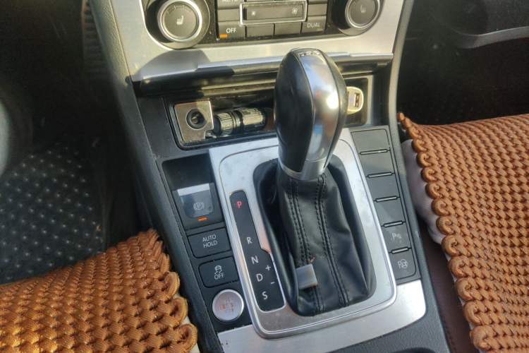 Used Volkswagen CC 2012 2.0 TSI Luxury Model Gear Lever