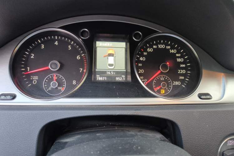 Used Volkswagen CC 2012 1.8TSI Luxury Model Odometer Close Up