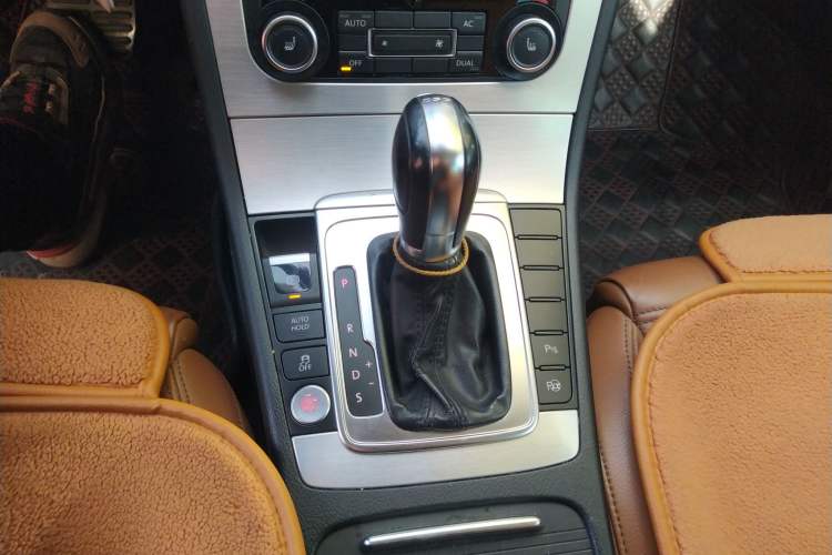 Used Volkswagen CC 2012 2.0 TSI Luxury Model Gear Lever