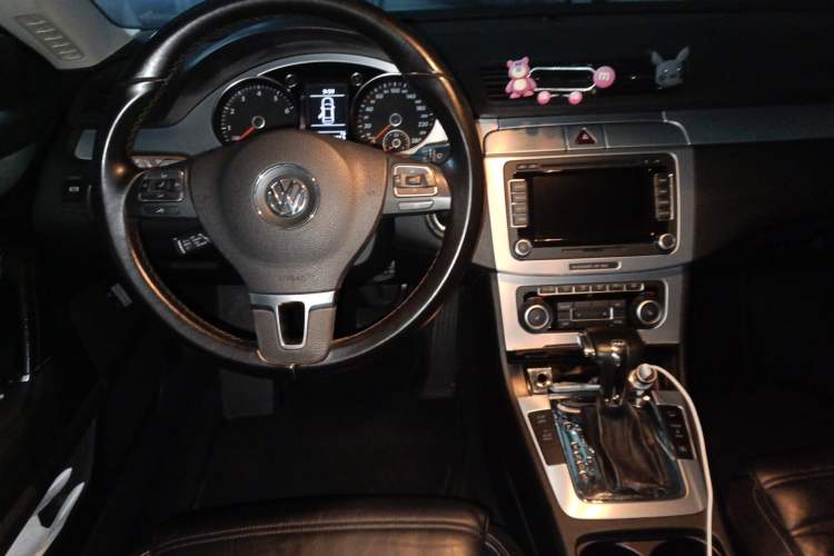 Used Volkswagen CC 2012 3.6 FSI R-Line Center Console