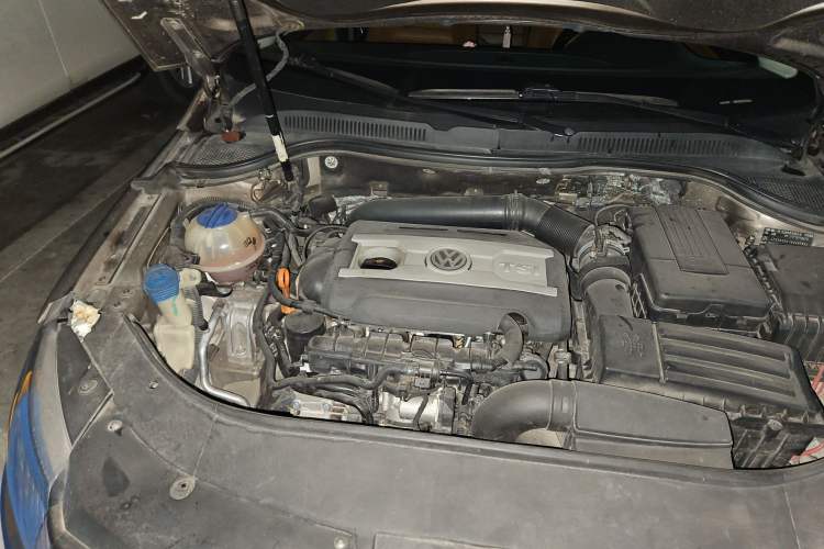 Used Volkswagen CC 2012 1.8TSI Luxury Model Engine Bay Right