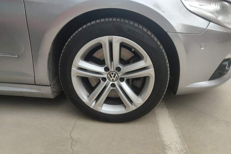 Used Volkswagen CC 2012 3.6 FSI R-Line Right Front Wheel Hub