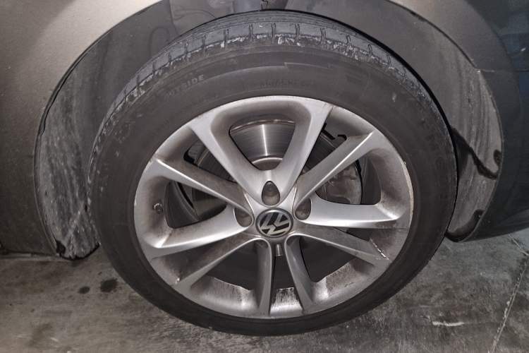 Used Volkswagen CC 2012 1.8TSI Luxury Model Right Front Wheel Hub