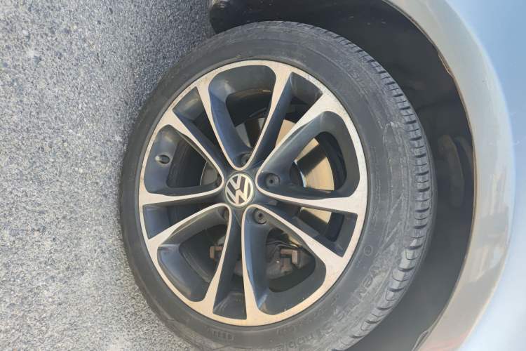 Used Volkswagen CC 2012 1.8TSI Luxury Model Right Front Wheel Hub