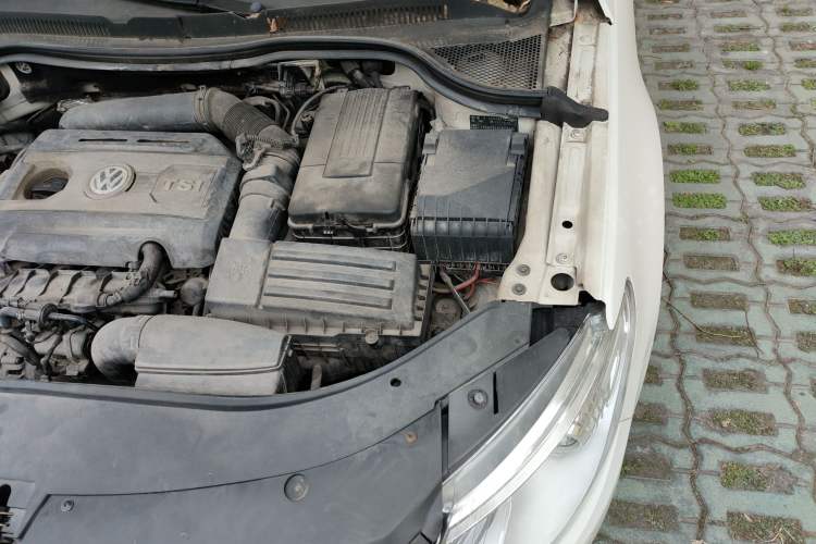 Used Volkswagen CC 2012 1.8TSI Prestige Model Engine Bay Left