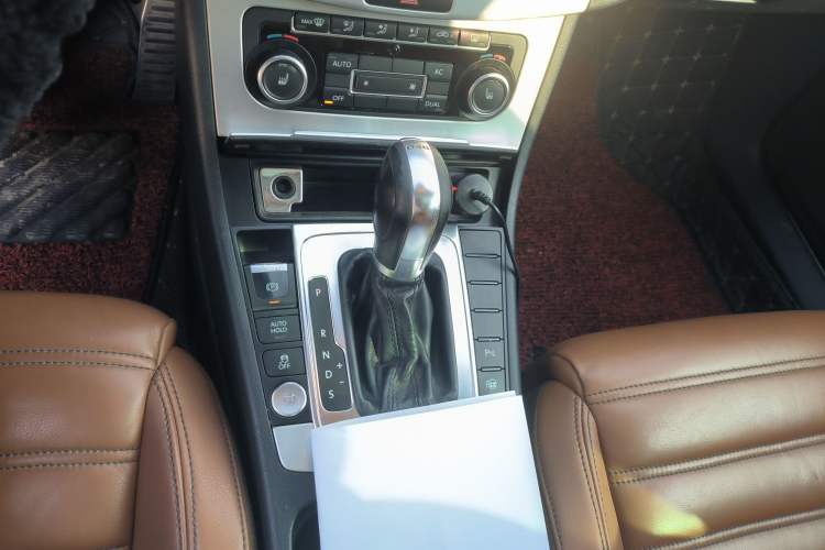 Used Volkswagen CC 2012 2.0 TSI Luxury Model Gear Lever