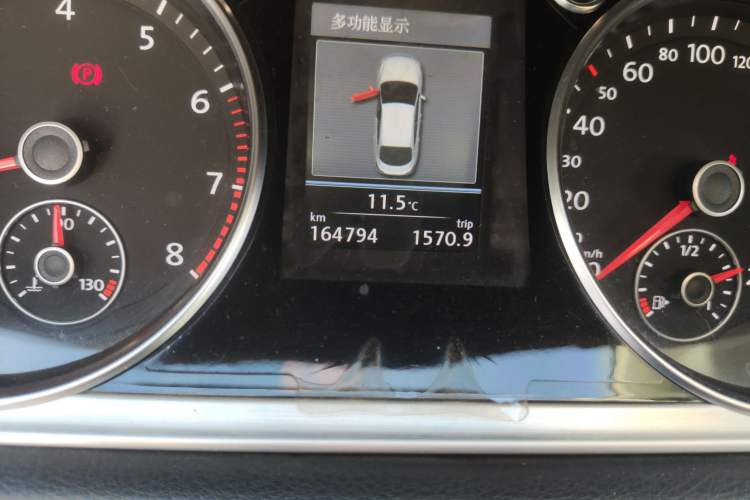 Used Volkswagen CC 2012 1.8TSI Luxury Model Odometer Close Up