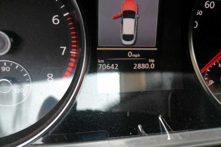 Used Volkswagen CC 2012 1.8TSI Luxury Model Odometer Close Up
