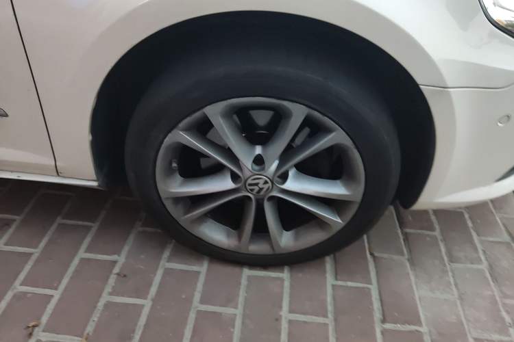 Used Volkswagen CC 2012 2.0 TSI Luxury Model Right Front Wheel Hub