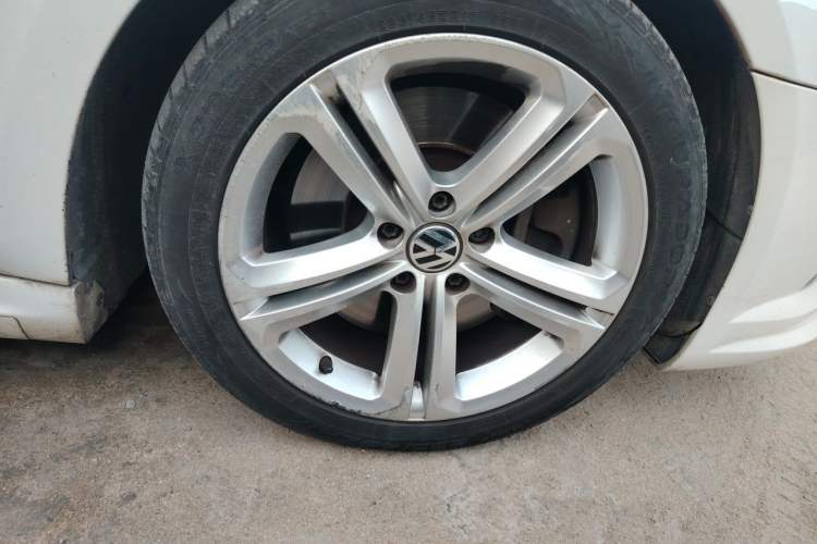 Used Volkswagen CC 2012 3.6 FSI R-Line Right Front Wheel Hub