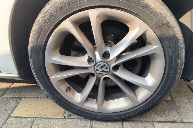Used Volkswagen CC 2012 2.0 TSI Luxury Model Right Front Wheel Hub