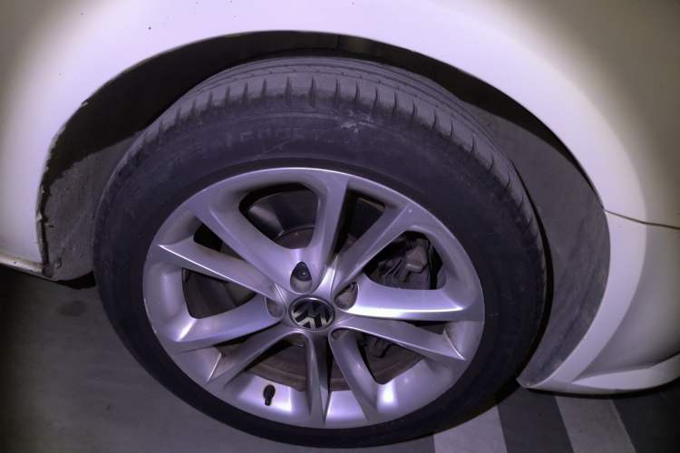Used Volkswagen CC 2012 2.0 TSI Luxury Model Right Front Wheel Hub